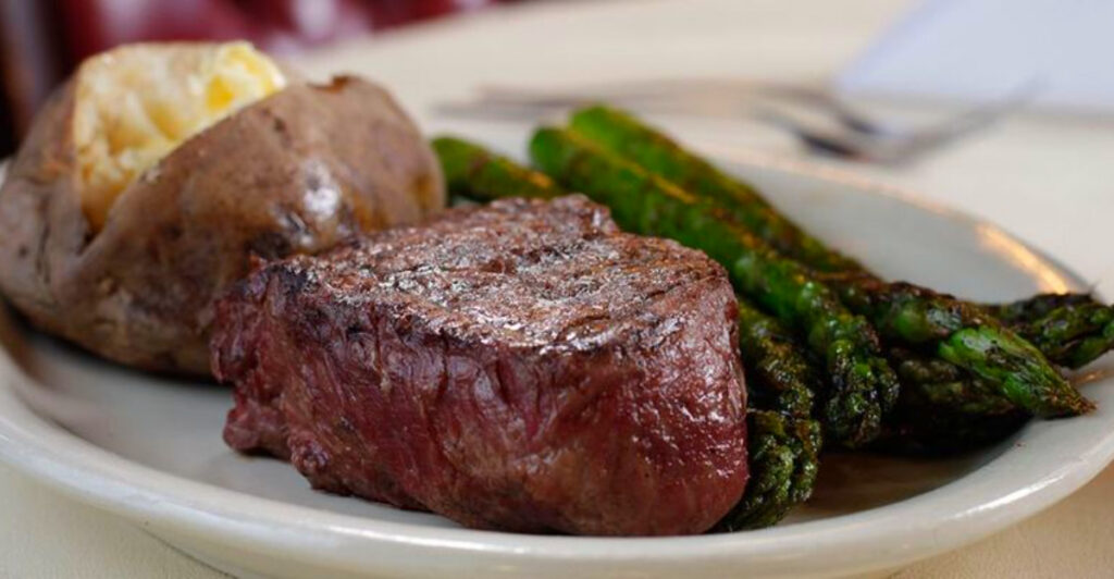 Texas Food Lovers Say This Steakhouse Might Be One of the Best Around