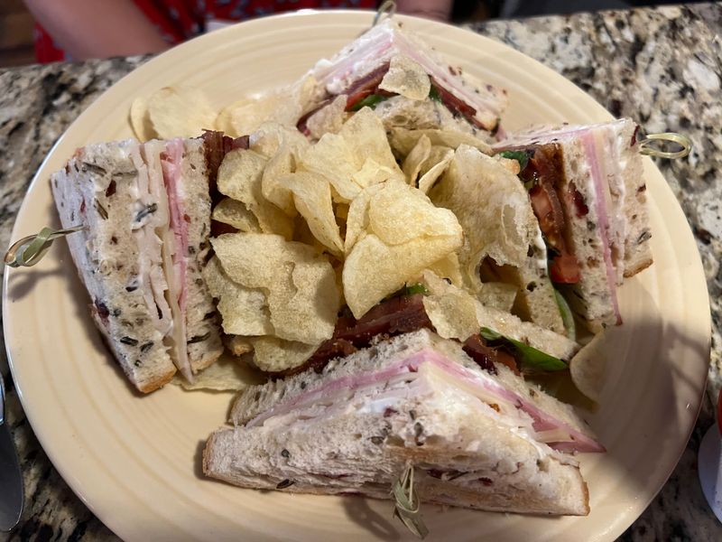 Riverside Inn – Side Lake