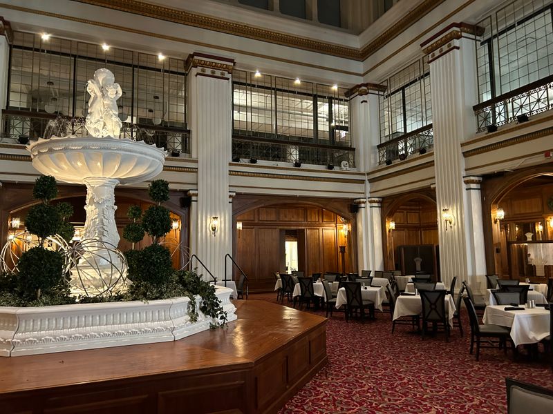 The Walnut Room (Chicago, Macy's on State St.)