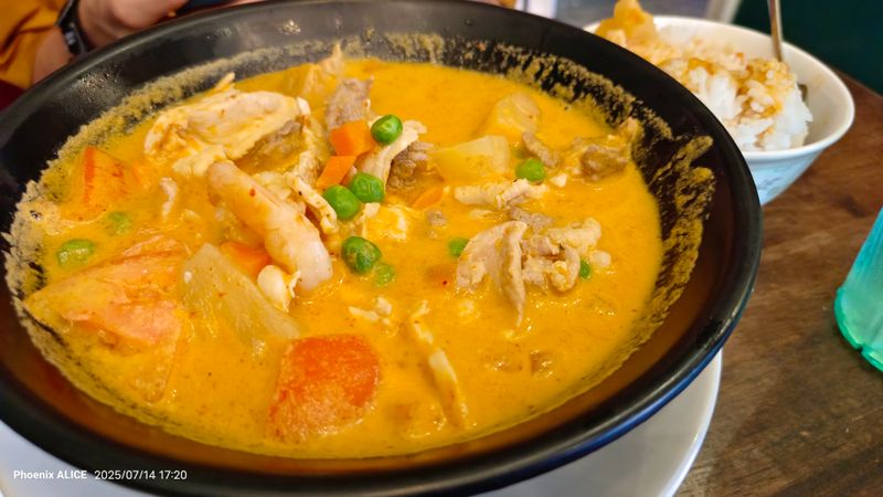 Red Curry That Wins Repeat Visits