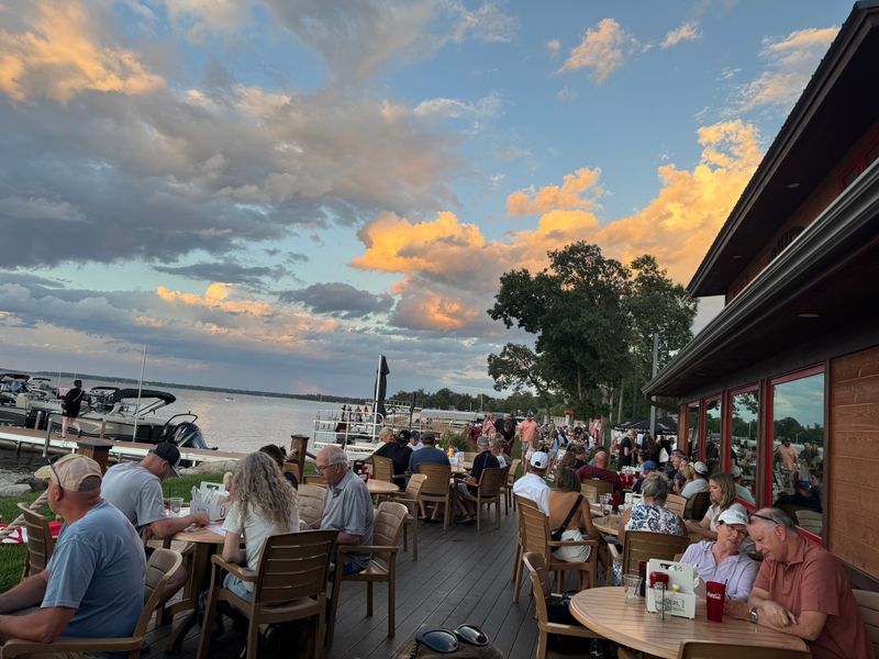Ernie’s on Gull – East Gull Lake
