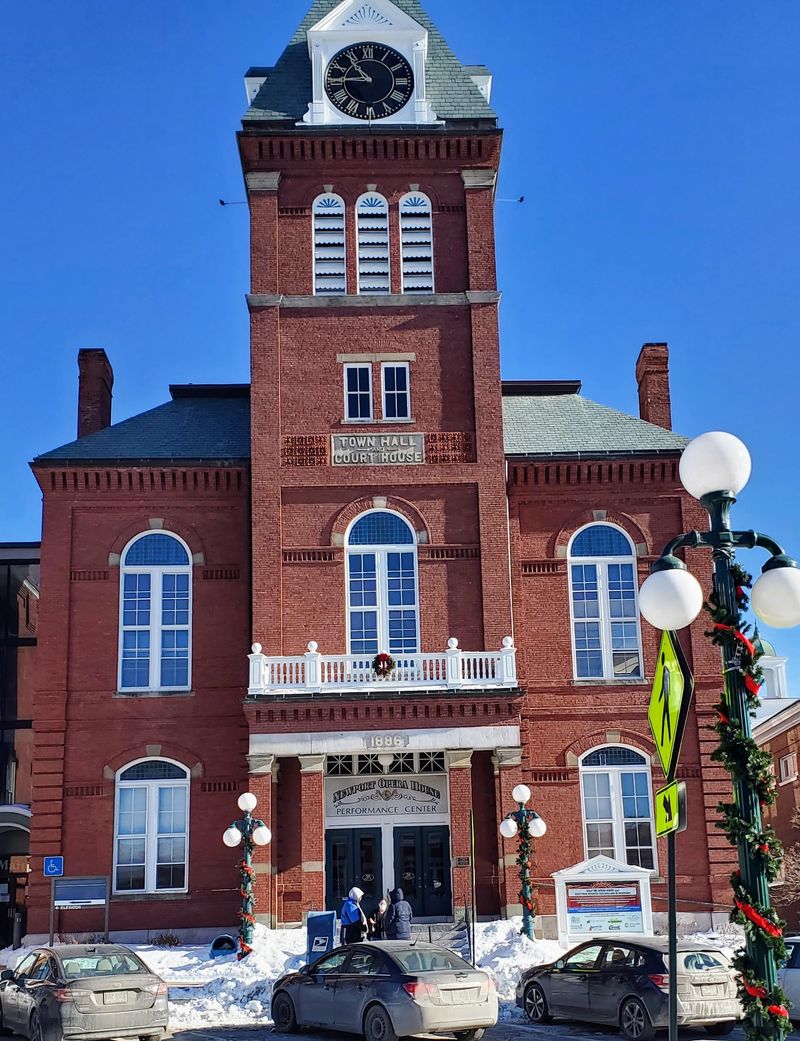 The Old Courthouse (Newport)