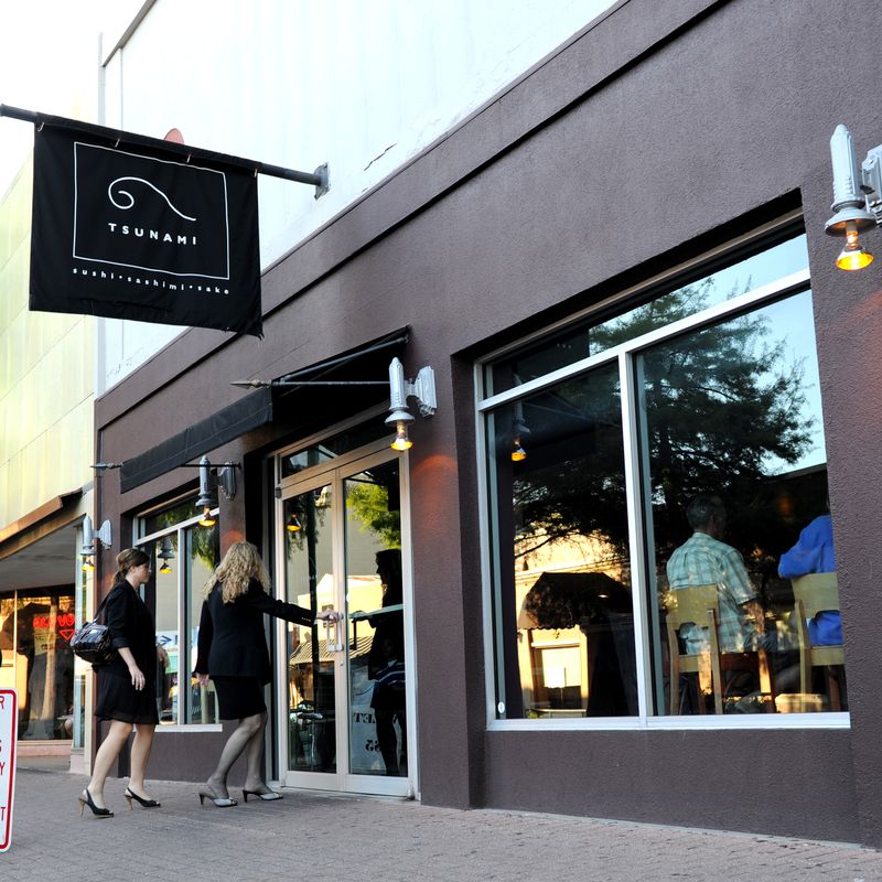 Tsunami Sushi