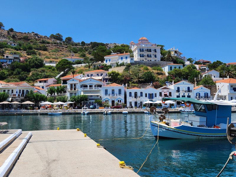 They Live Without Watching the Clock