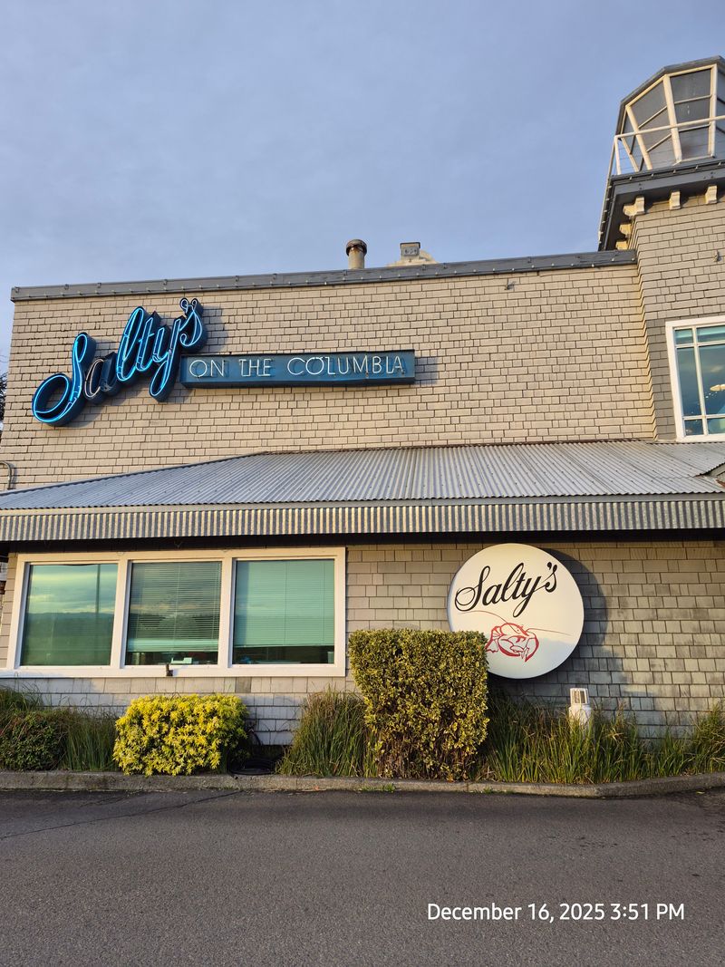 Salty's on the Columbia River – Portland