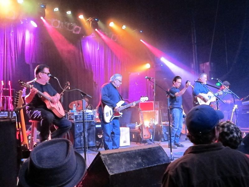 Los Lobos - Roots Rock's Genre-Bridge Masters