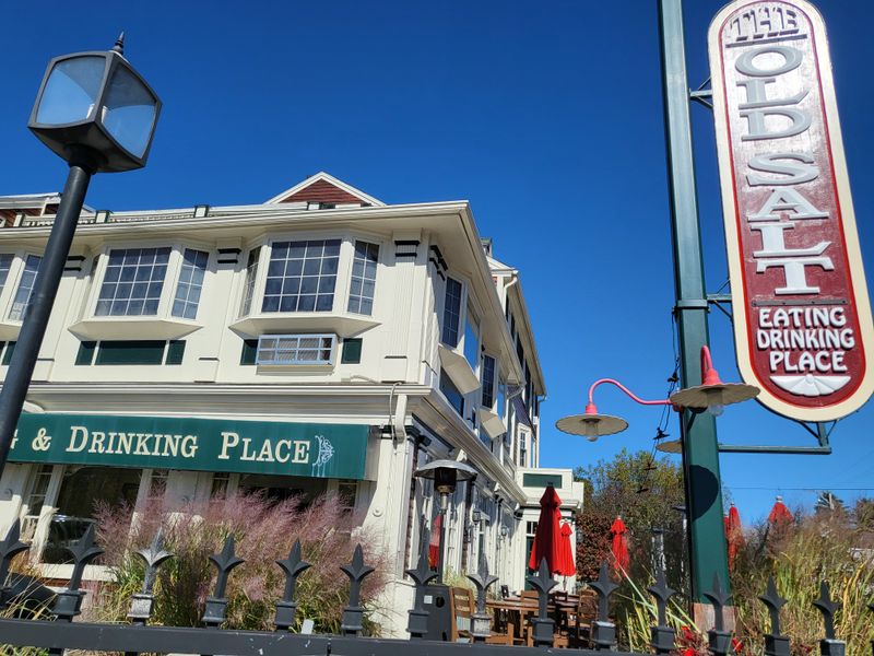 Old Salt Restaurant at Lamie's Inn (Hampton)