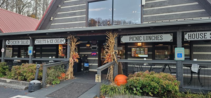 Apple Valley Mountain Village & Cafe