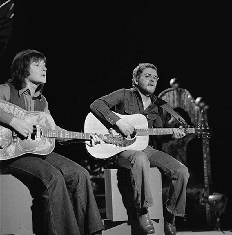 Stuck in the Middle with You – Stealers Wheel