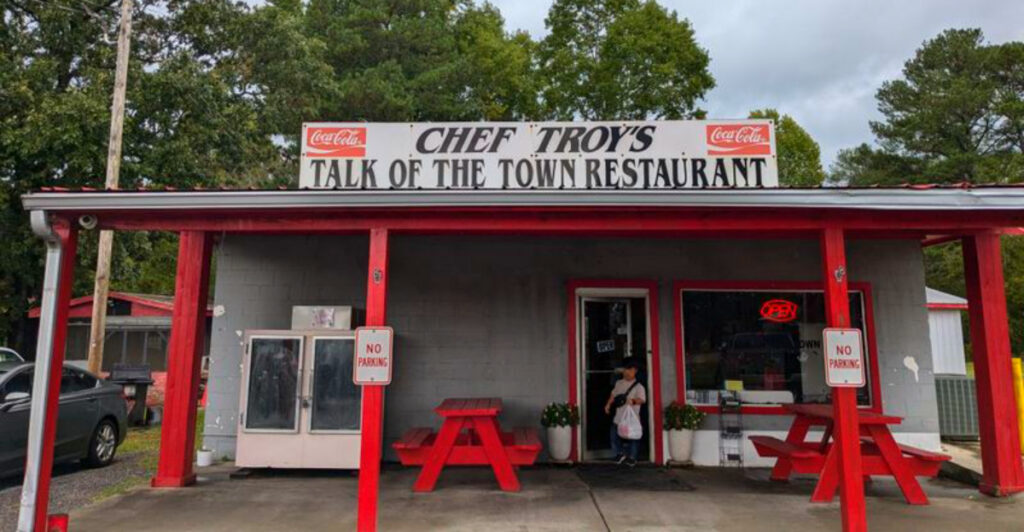 This Alabama Eatery Turns Every Bite of Seafood Into a Flavorful Journey