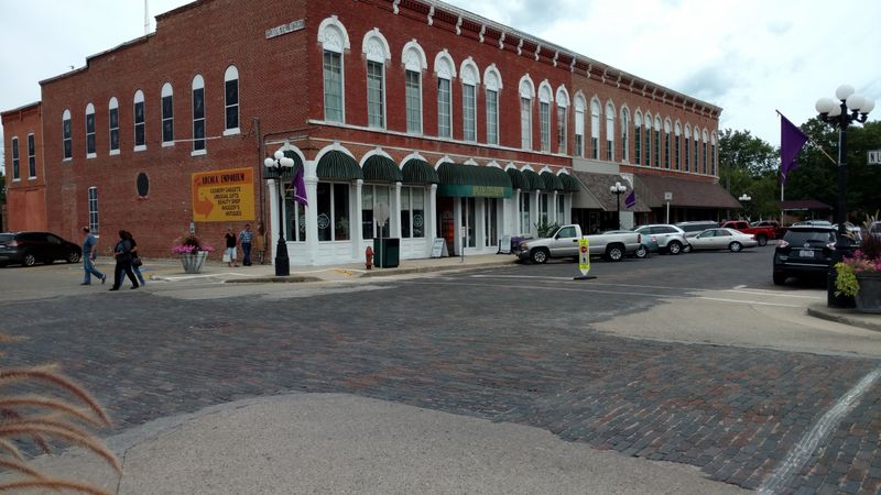 Downtown Arcola Stroll