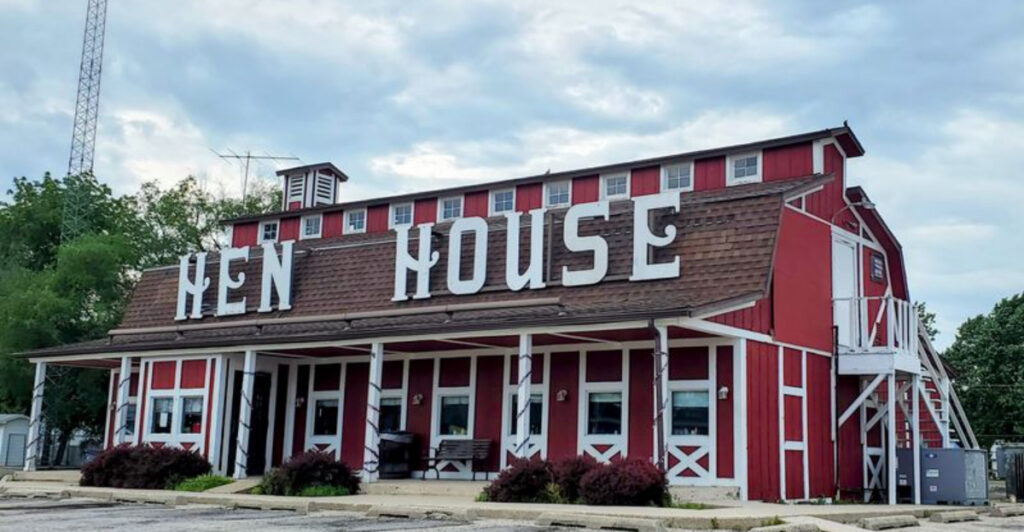 This Charming Illinois Town Is a Day Tripper’s Postcard Dream