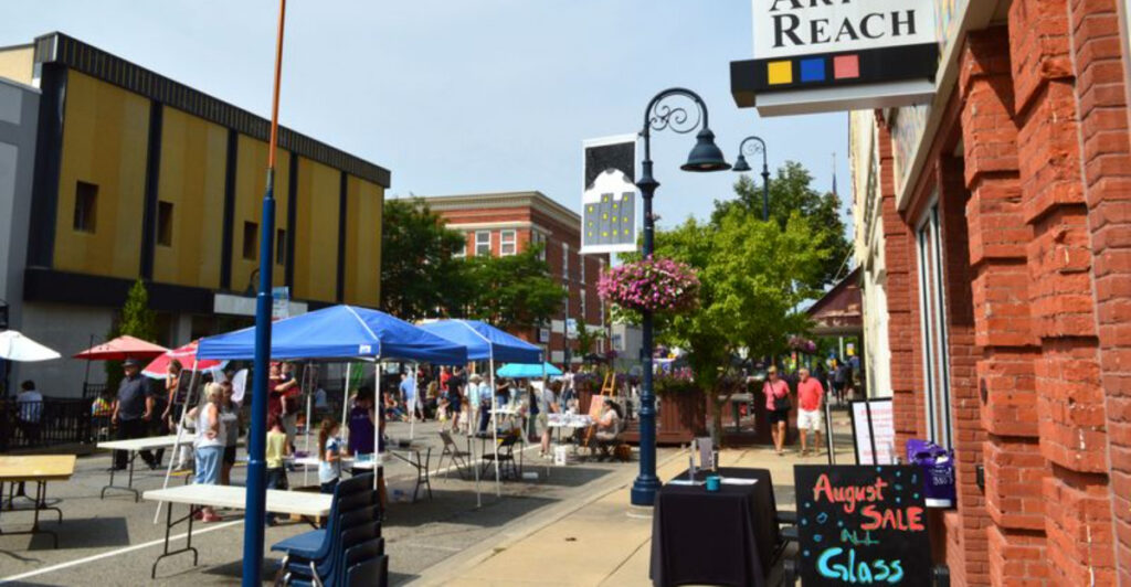 This Gorgeous Town In Michigan Is A Postcard Come To Life And It’s Perfect For Day Trips