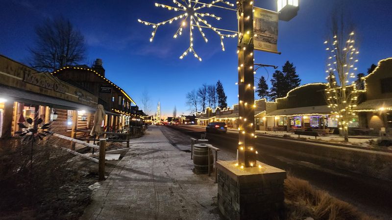 Downtown Stroll on Cascade Avenue