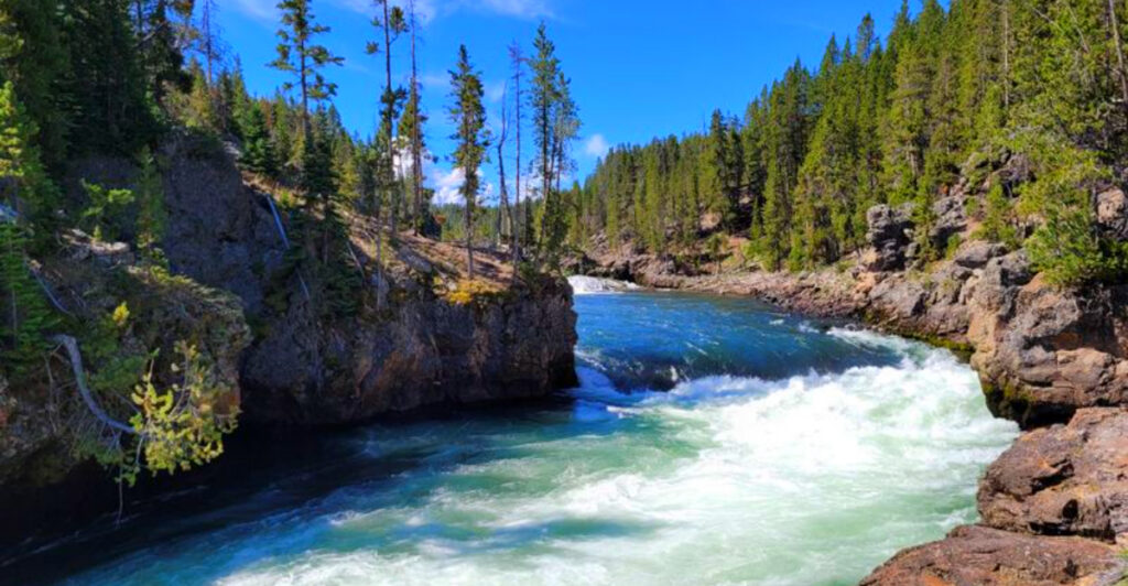 This U.S. River That Changes Course Naturally – And the Scenic Routes Along It