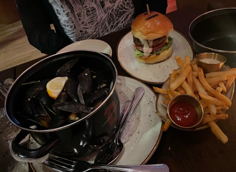 Moules Frites Dijonnaise