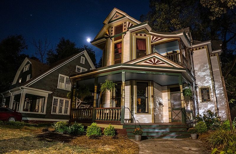 Historic Homes Define the Neighborhood