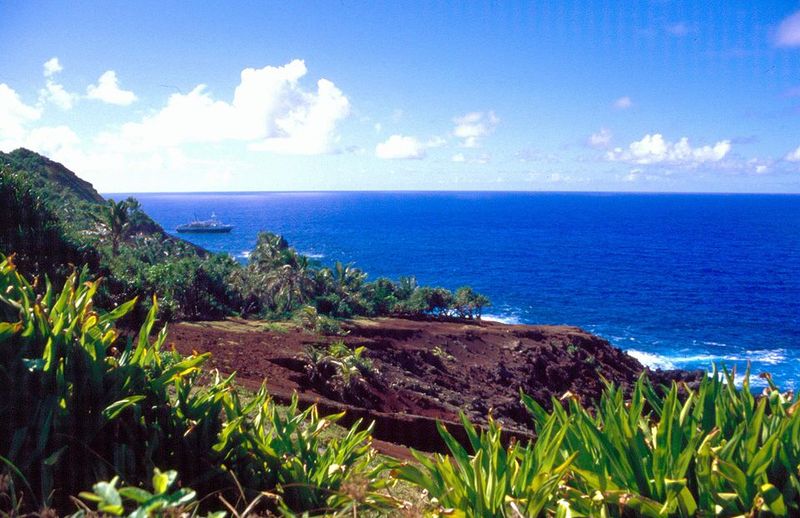 Pitcairn Islands — Pacific Isolation & Mutiny Legacy
