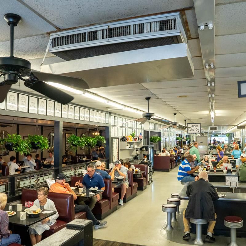 A Mom-and-Pop Welcome