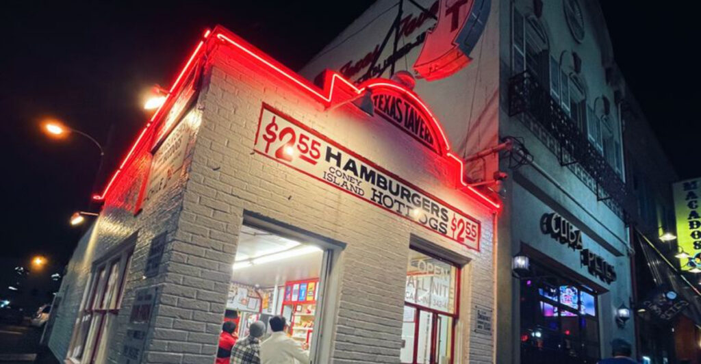 Virginia Hotspot Dishing Out a Large Cheeseburger That’ll Make Your Mouth Water Without Emptying Your Wallet