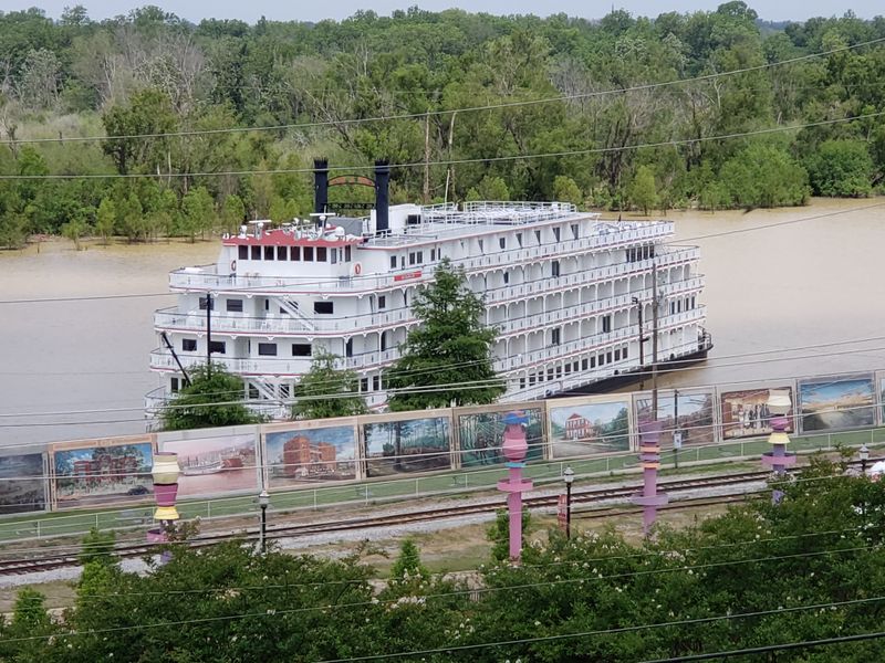 Take a Riverboat-Style Tour - Modern Boats, Classic Mississippi Views