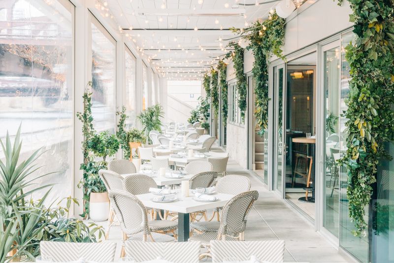 Ambiance: Chic Meets Relaxed