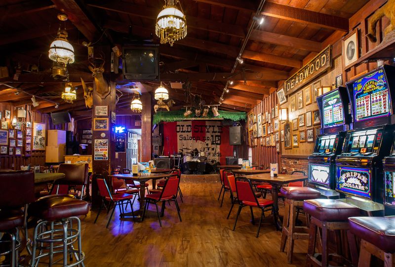 Saloon No. 10 and Nightlife