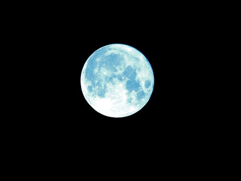 Size and brightness boost is subtle, most noticeable near moonrise