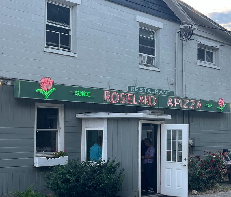 Roseland Apizza (Derby)