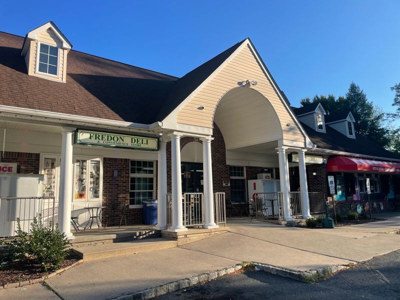 Fredon Deli & Pizza – Newton