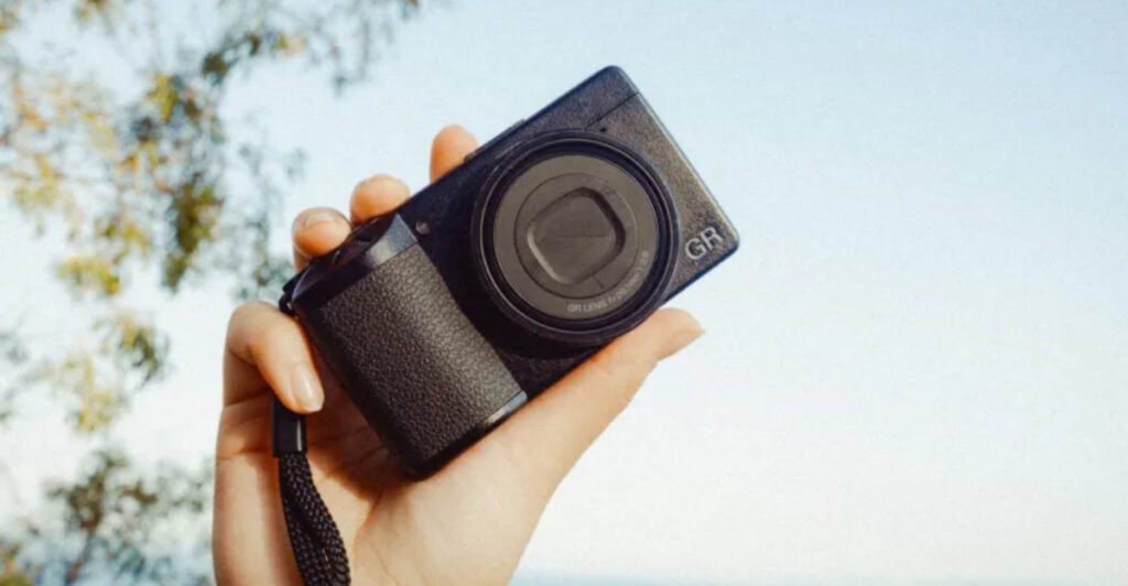 10 “Grab-and-Go” Cameras for Winter Trips (Small, Fast, Easy)