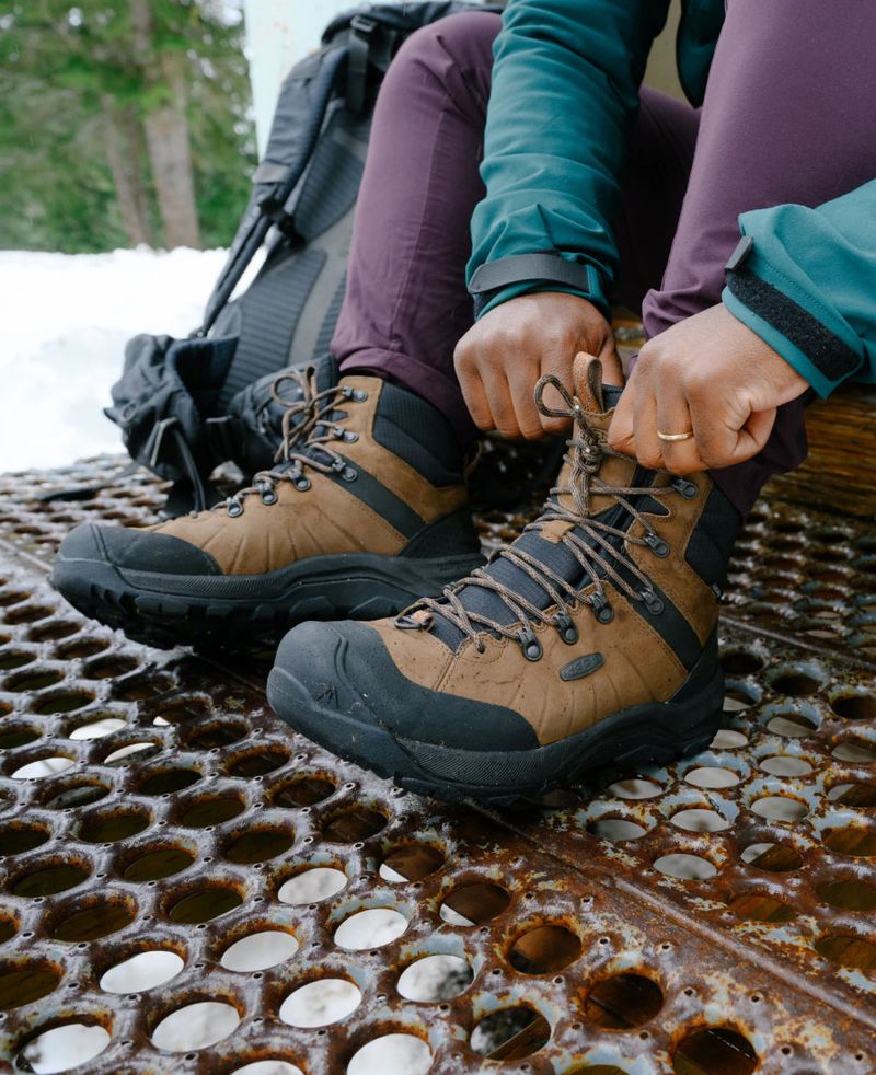 KEEN Revel IV Mid Polar Boots