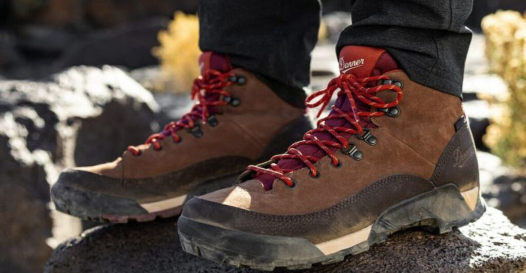 10 Best Work Shoes for Cold Winter Environments