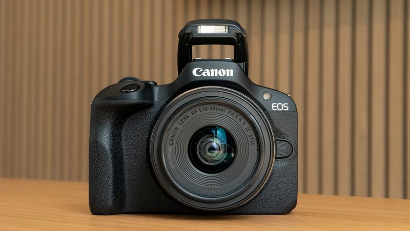 Canon EOS R100 - The