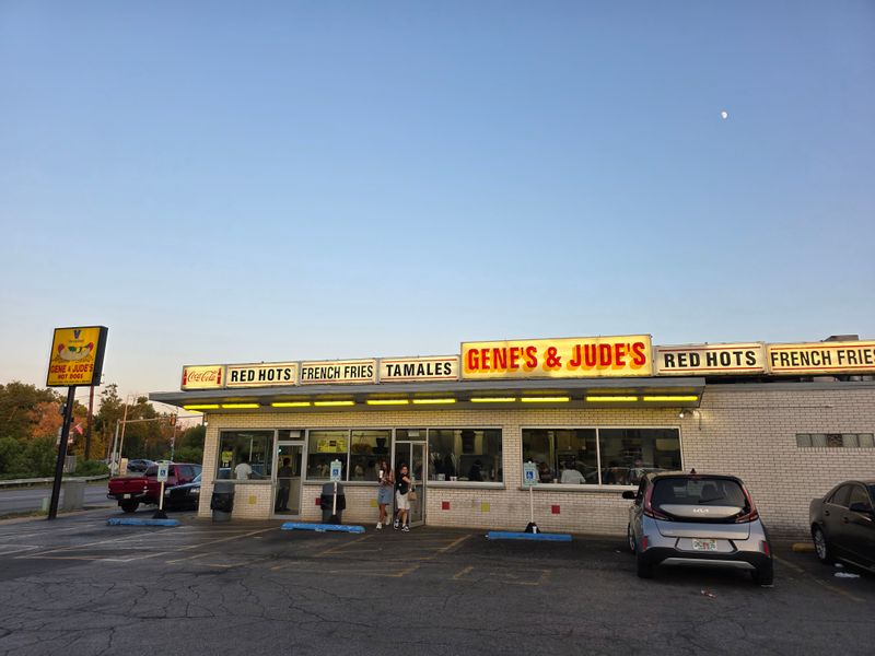 Gene & Jude's – River Grove