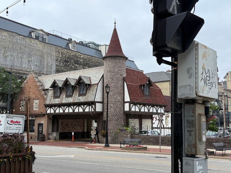 Mader's (Downtown / Old World Third Street)