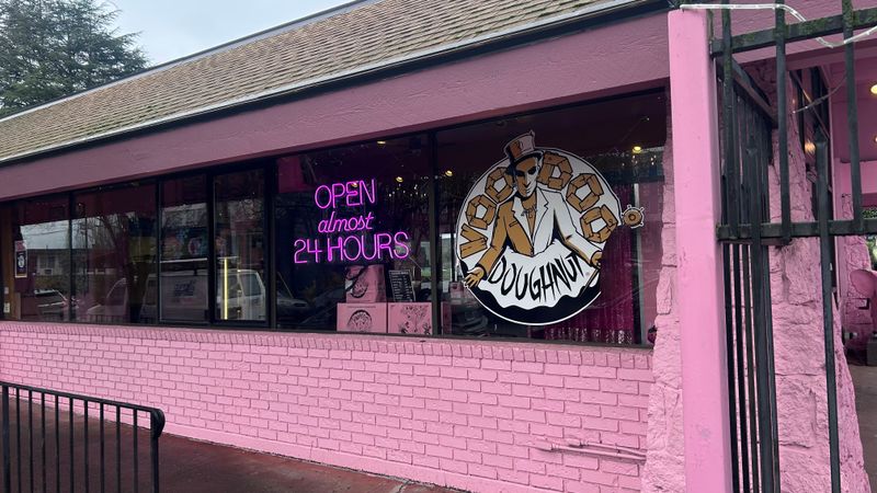 Voodoo Doughnut (Old Town + NE Davis)