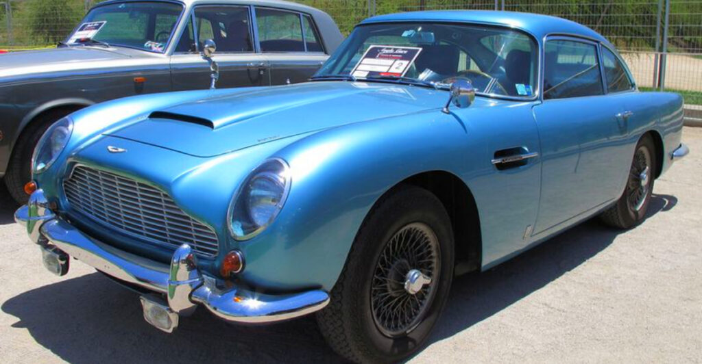 14 Vintage Cars Americans Still Dream About Owning