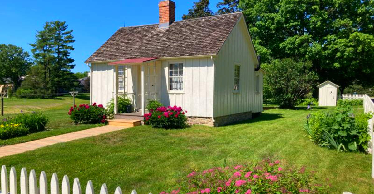 15 Small American Towns That Feel Frozen in the 1960s