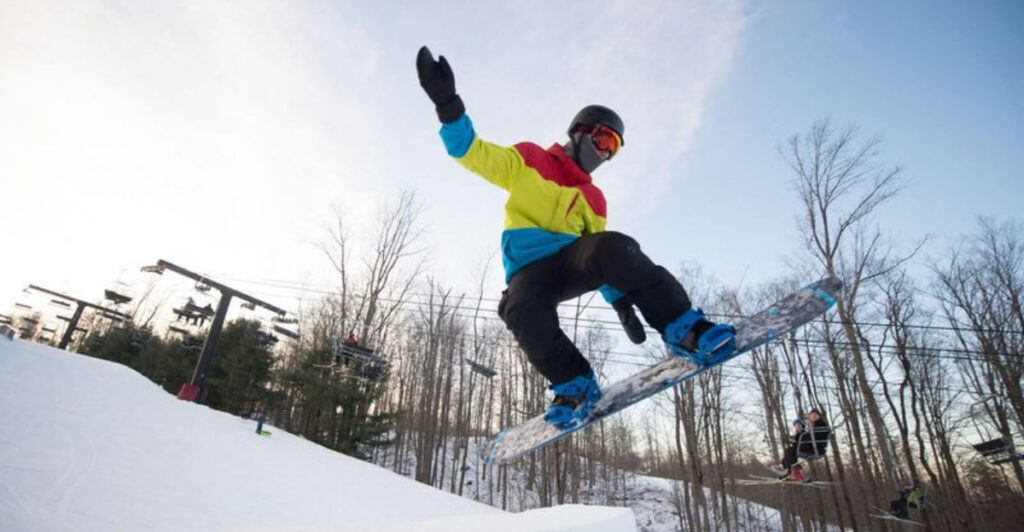 15 Top-Rated New York Ski Resorts for Big Vert, Night Skiing, and Families