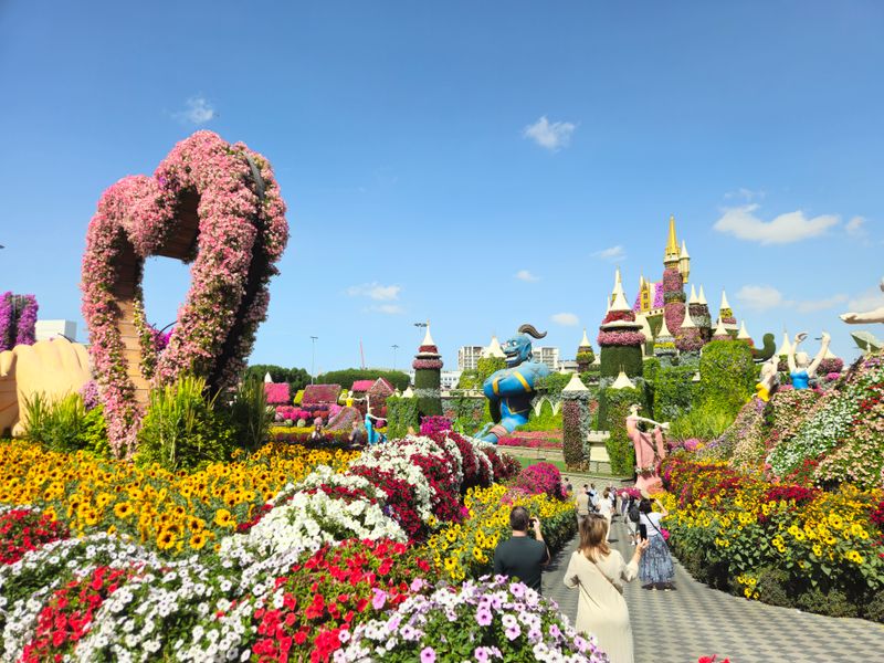 It really is massive: 72,000 m² of flower-filled pathways