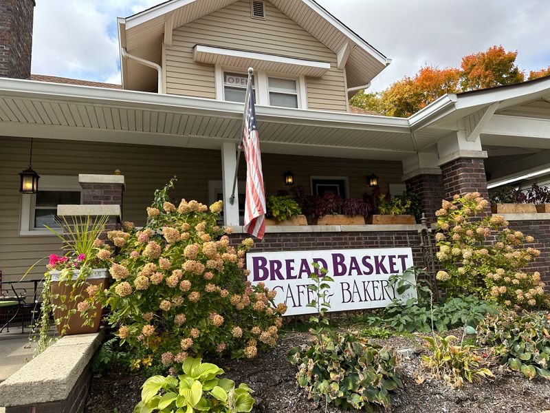 Bread Basket Cafe and Bakery – Danville