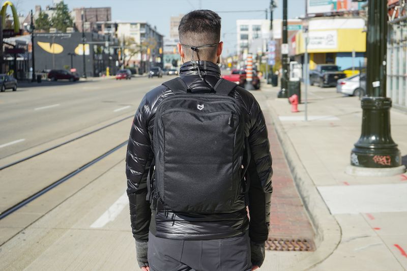 Minaal Daily 3.0: Minimal on the outside, travel-smart on the inside