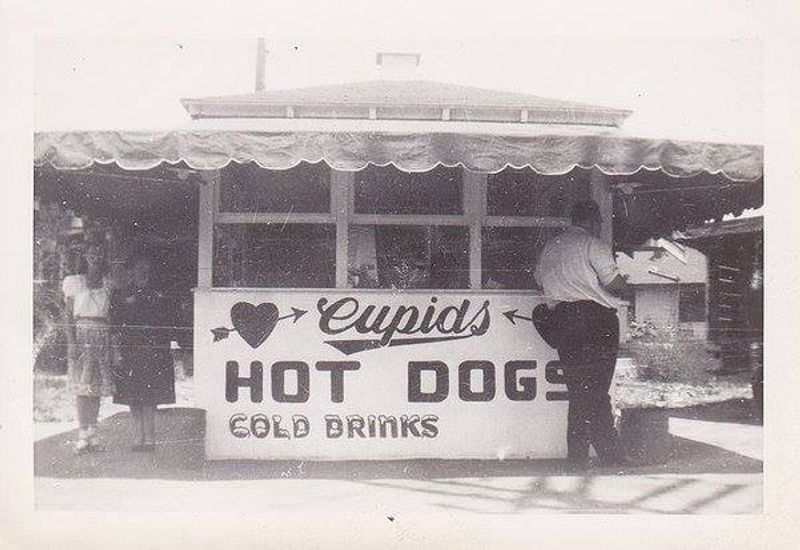 California: Cupid’s Hot Dogs, Canoga Park