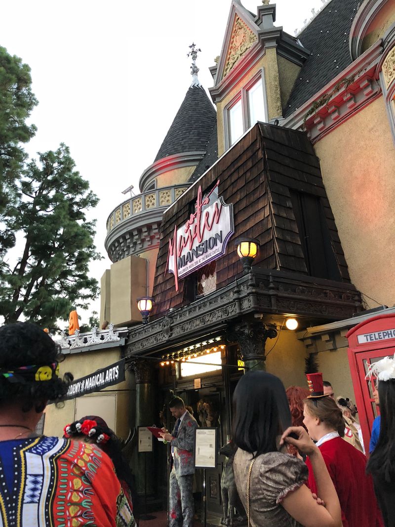 Navigating Lines and Small Rooms