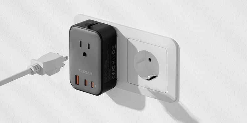 Tessan Ultra Thin Universal Travel Adapter PD 20W
