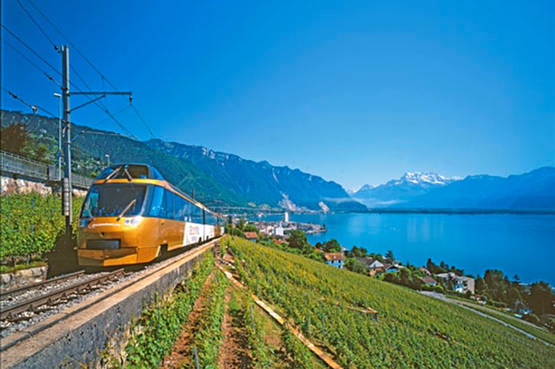 GoldenPass Express (Switzerland): Montreux ↔ Interlaken Ost