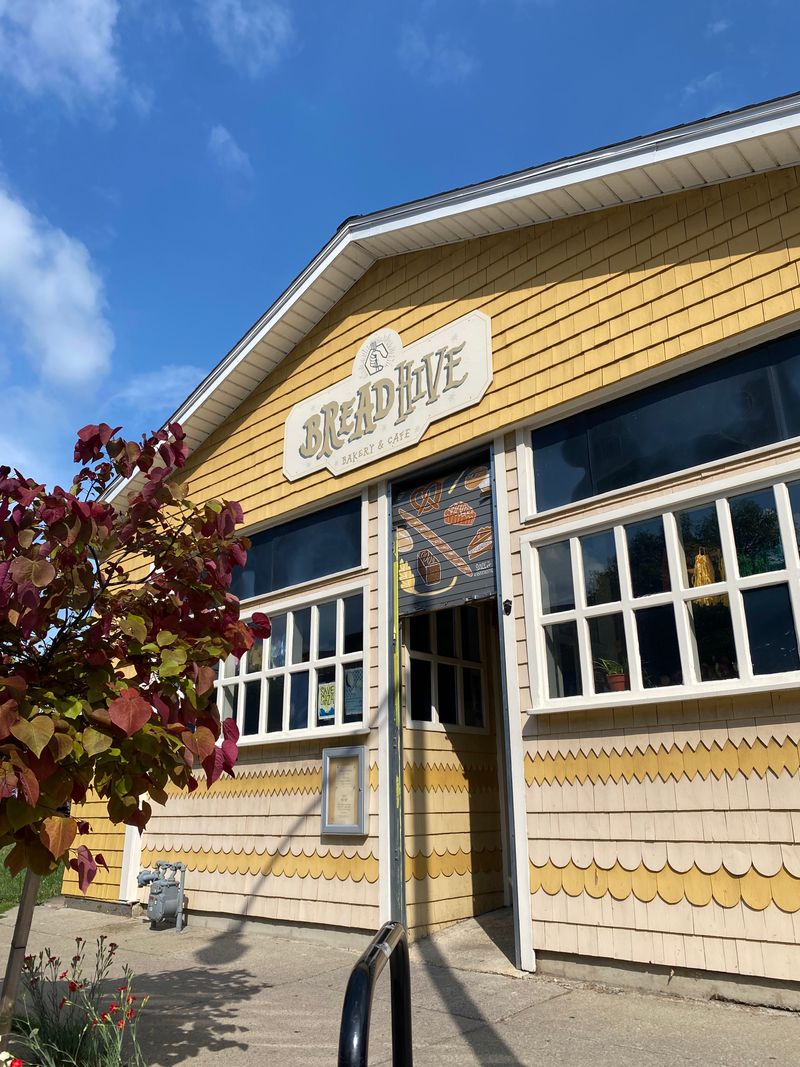 BreadHive Bakery & Cafe