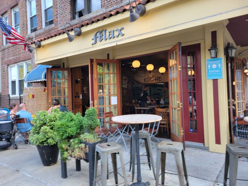 Astoria location and hours