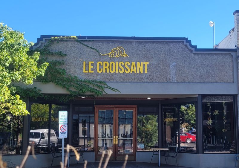 Le Croissant - Logan